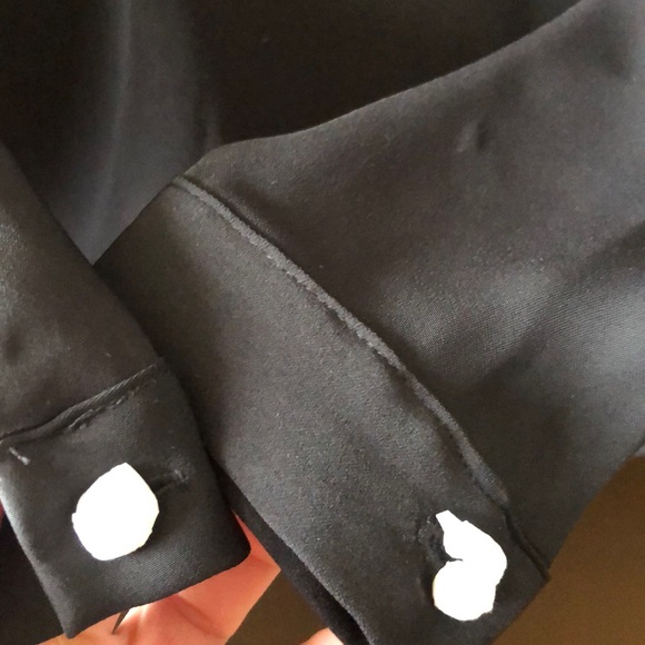 *NWT* GUESS Long-Sleeve Keyhole Choker Top, Size XS - Picture 11 of 11